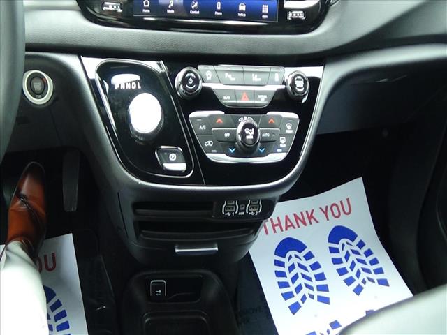 2025 Chrysler Pacifica Select:C6855