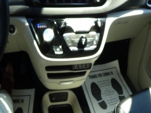 2024 Chrysler Pacifica Touring L:C6854