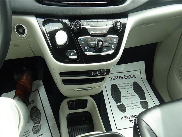 2024 Chrysler Pacifica Touring L:C7068