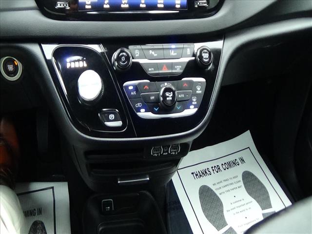 2025 Chrysler Pacifica Select:C6856