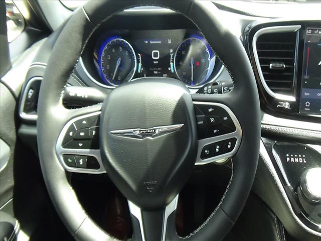 2026 Chrysler Pacifica Limited:C6985