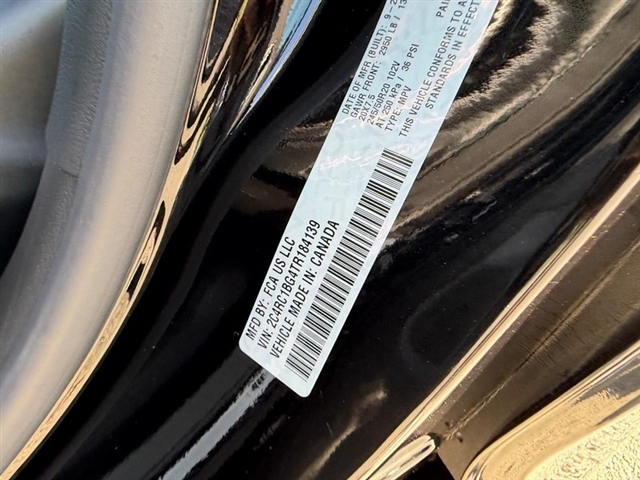 2026 Chrysler Pacifica Select:26-018