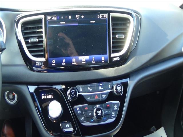 2025 Chrysler Pacifica Select:C6949