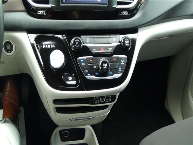 2024 Chrysler Voyager LX