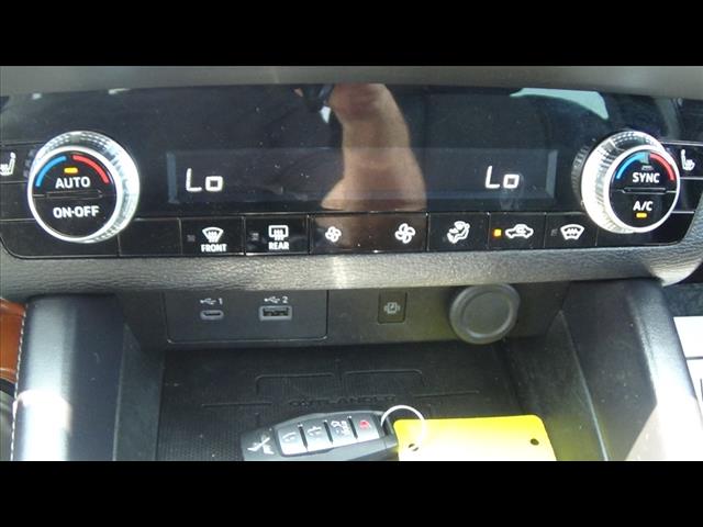 2023 Mitsubishi Outlander PHEV SE