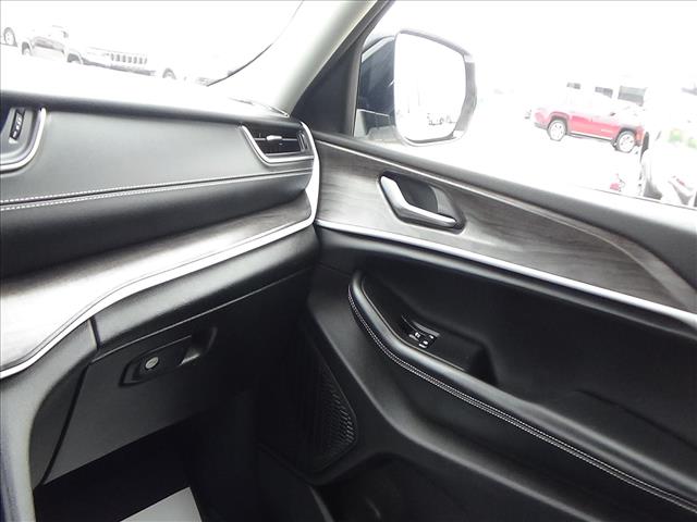 2023 Jeep Grand Cherokee L Limited:C7110A