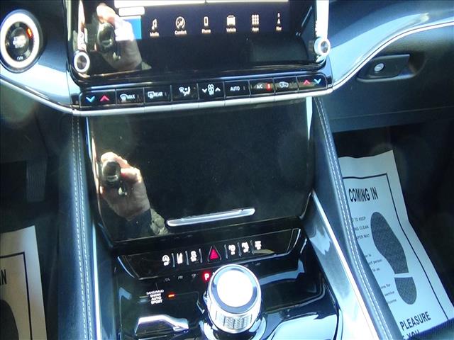 2024 Jeep Wagoneer Base:C7015