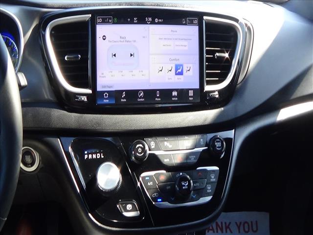 2025 Chrysler Pacifica Select:C6947