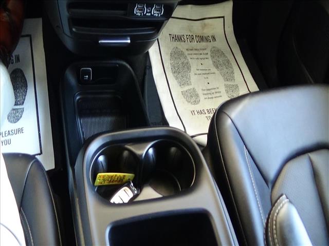 2025 Chrysler Pacifica Select:C6889