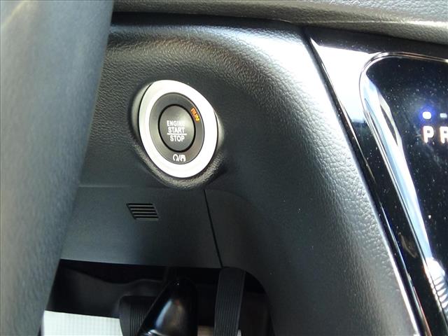 2025 Chrysler Pacifica Select:C6858