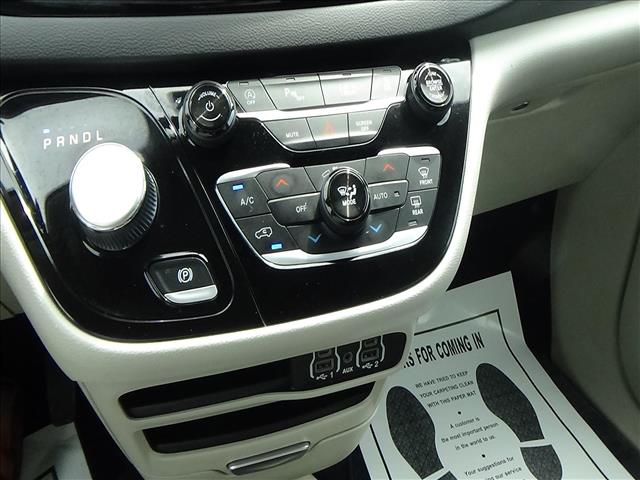 2024 Chrysler Pacifica Touring L:C7068