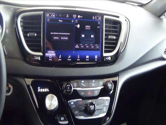 2025 Chrysler Pacifica Select:C6924