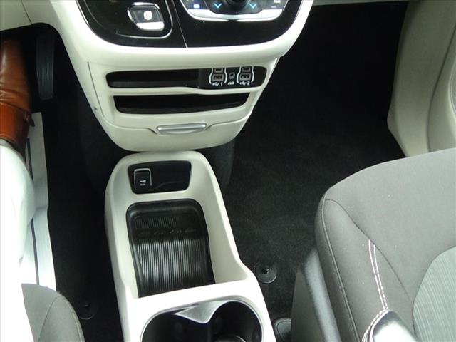 2024 Chrysler Voyager LX