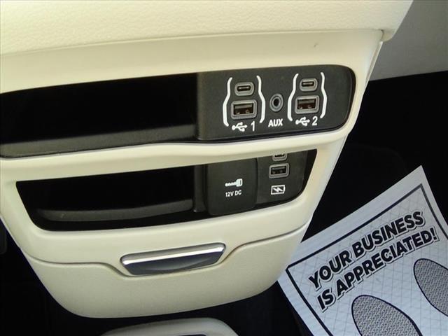 2024 Chrysler Voyager LX:C6451