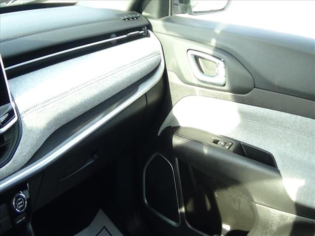 2025 Jeep Compass Latitude:C6869