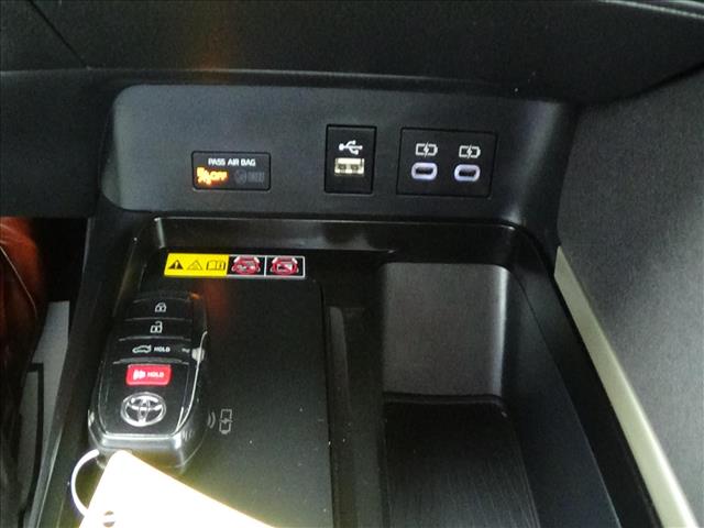 2025 Toyota Camry LE:C6900