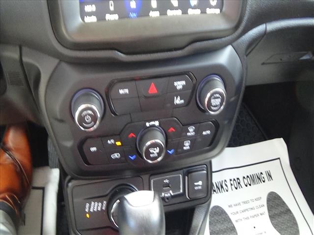 2022 Jeep Renegade Trailhawk:25-222A