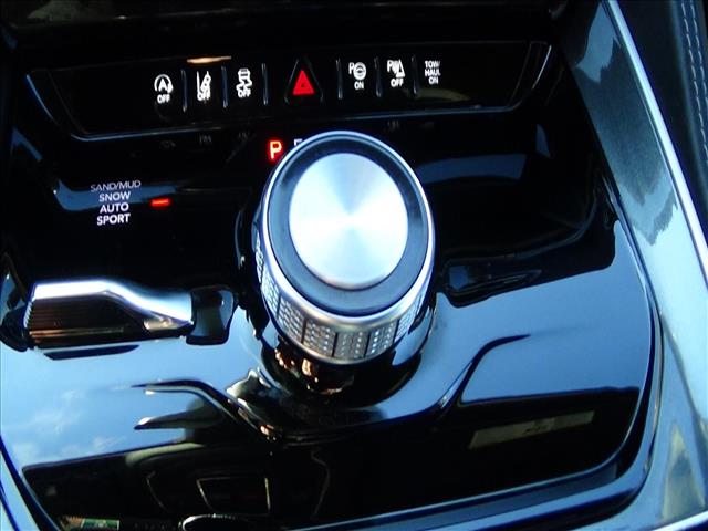 2024 Jeep Wagoneer Base:C6746