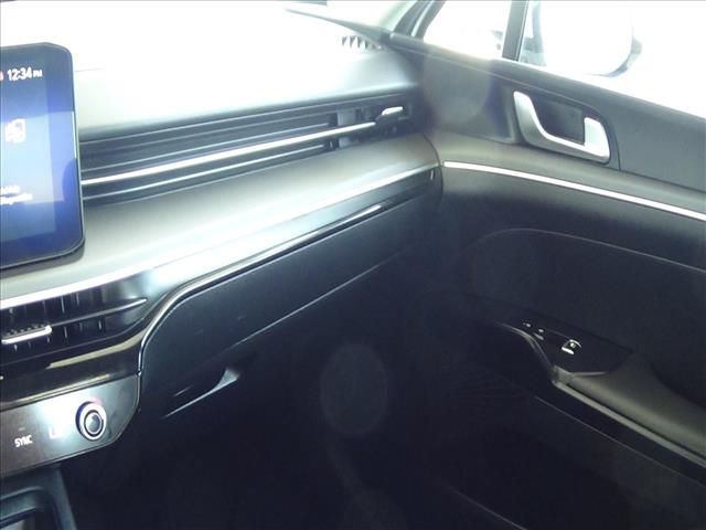 2025 Kia K5 LXS:C6880