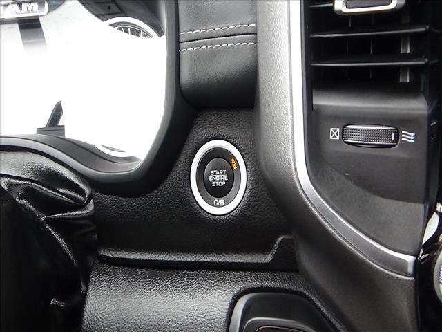 2025 RAM 1500 Big Horn:C7052