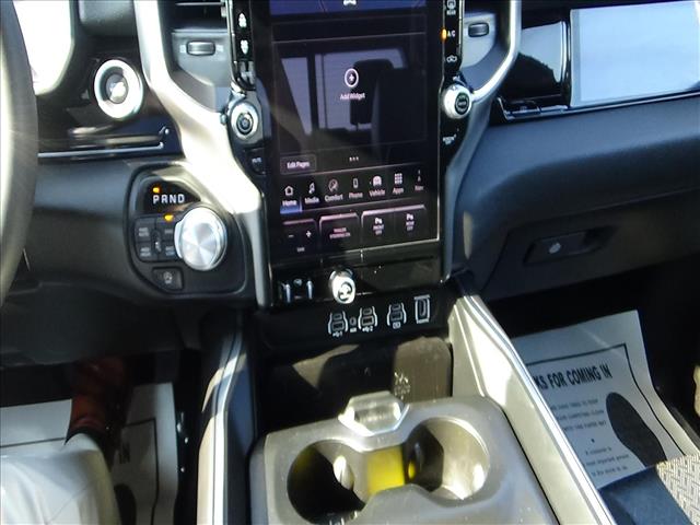 2025 RAM 1500 Laramie:C7070