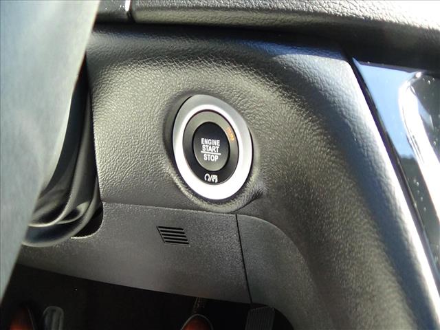 2025 Chrysler Pacifica Select:C6947