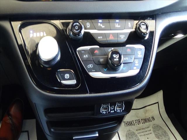 2025 Chrysler Pacifica Select:C6889