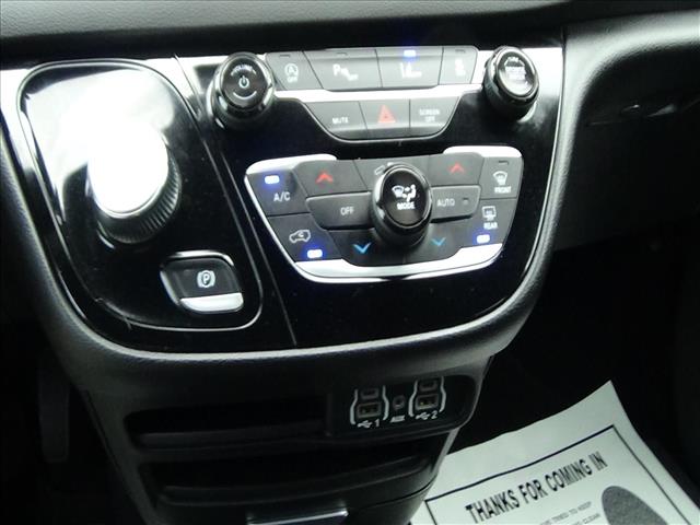 2025 Chrysler Pacifica Select:C6856