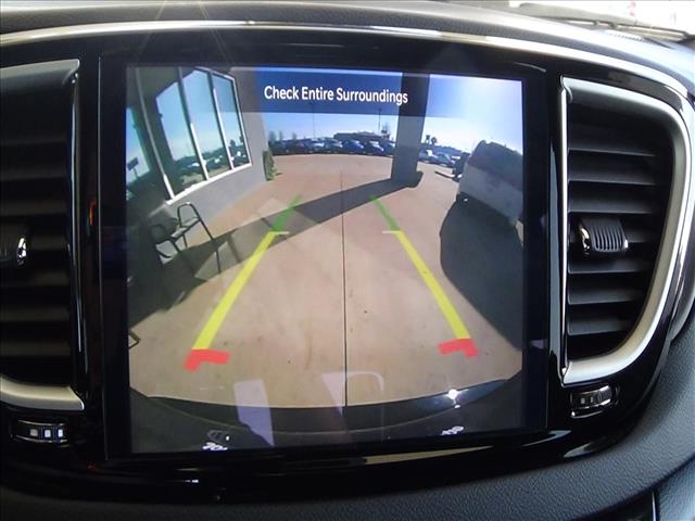 2025 Chrysler Pacifica Select:C6889