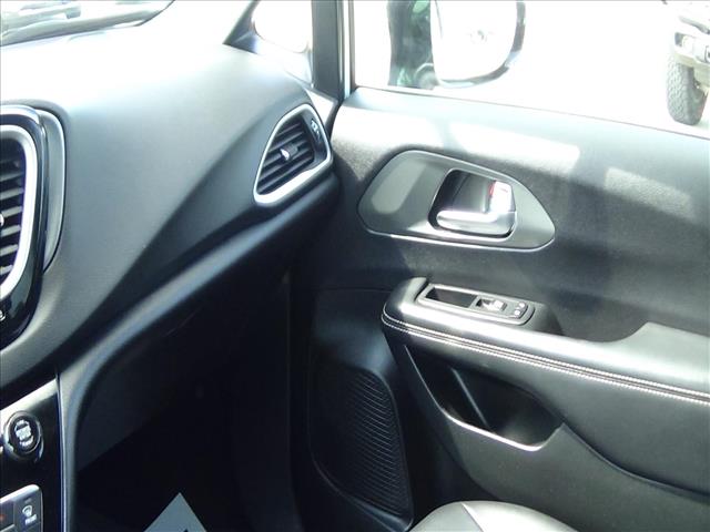 2025 Chrysler Pacifica Select:C6858