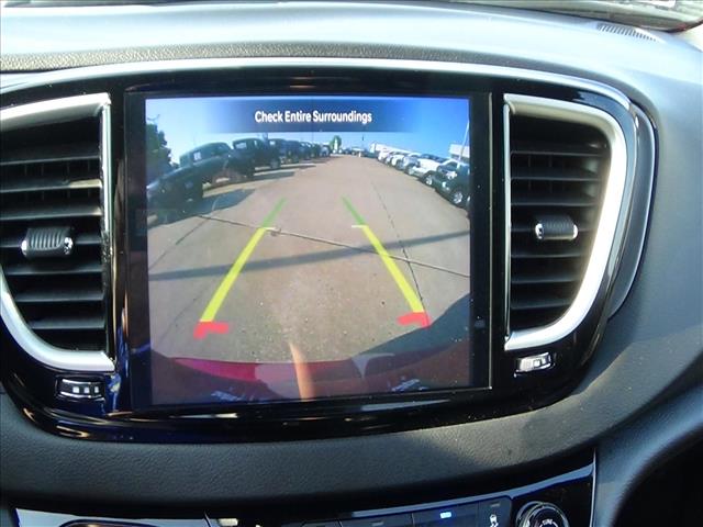 2025 Chrysler Pacifica Select:C6890