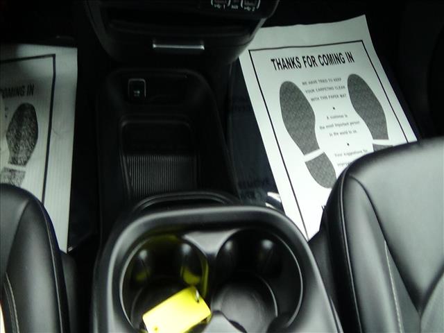 2025 Chrysler Pacifica Select:C6856