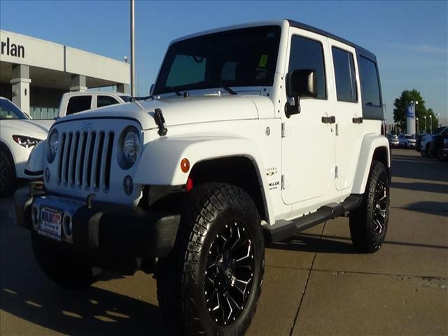 2017 Jeep Wrangler Unlimited Sahara:C6338A