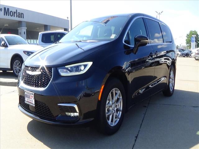2025 Chrysler Pacifica Select:C6947