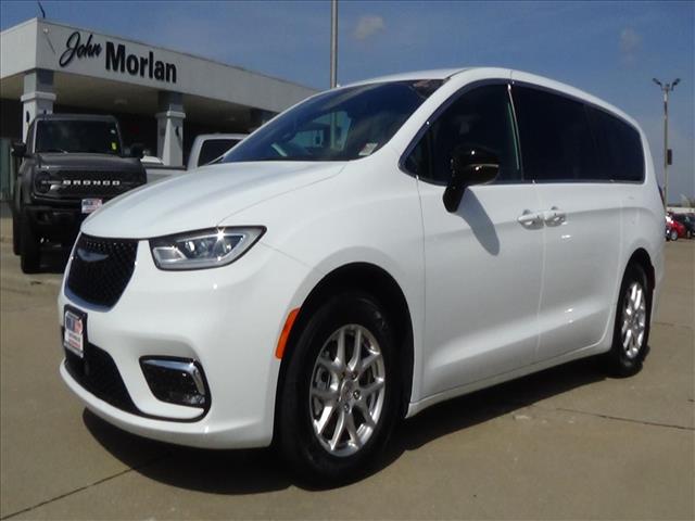 2025 Chrysler Pacifica Select:C6858