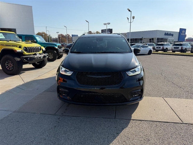 2026 Chrysler Pacifica Select:26-018