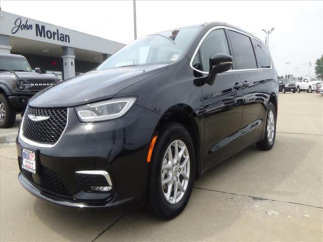 2024 Chrysler Pacifica Touring L:C7068