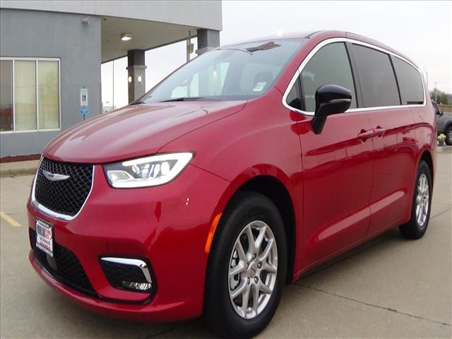 2025 Chrysler Pacifica Select:C6856