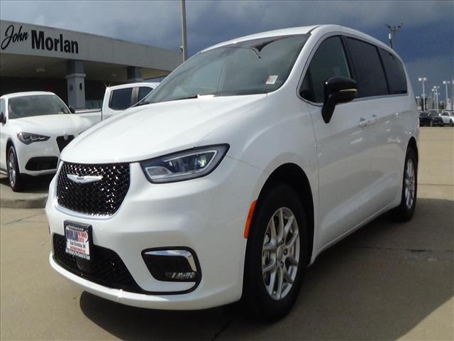 2025 Chrysler Pacifica Select:C6924