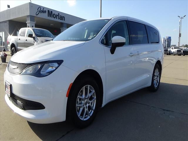 2023 Chrysler Voyager LX:C7138