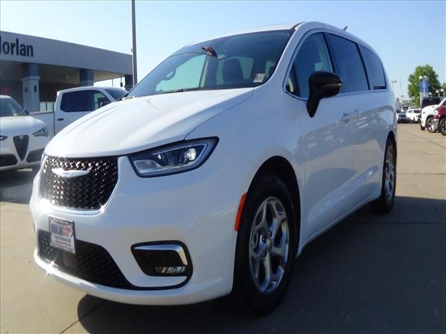 2024 Chrysler Pacifica Limited:C6908