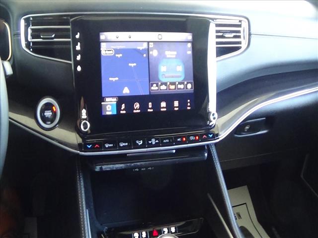 2024 Jeep Wagoneer Base:C6877