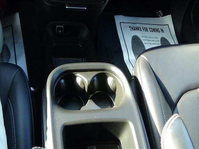 2025 Chrysler Pacifica Select:C6890