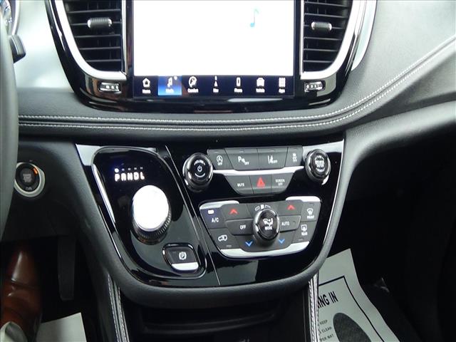 2026 Chrysler Pacifica Limited:C6989