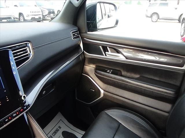 2024 Jeep Wagoneer L Base:C7016