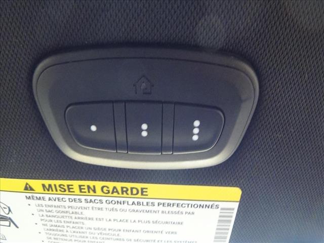 2025 Chrysler Pacifica Select:C6889