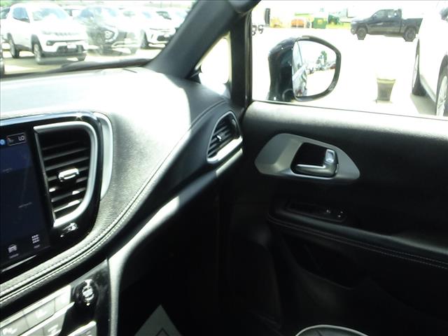 2026 Chrysler Pacifica Limited:C6985