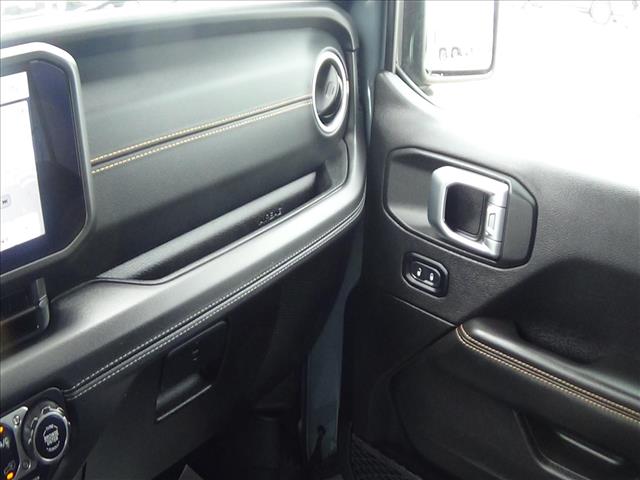 2024 Jeep Wrangler Sahara:C6909