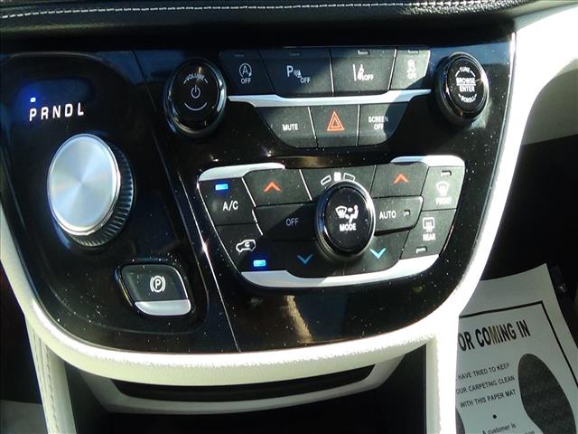 2024 Chrysler Pacifica Limited:C6908