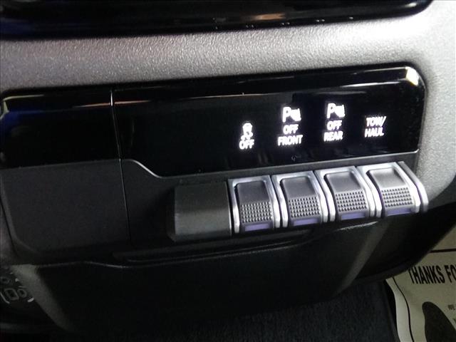 2025 RAM 1500 Warlock:C7033